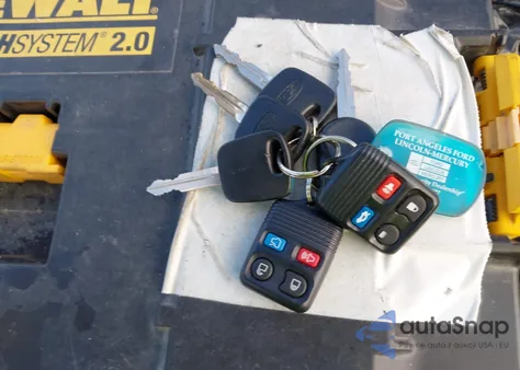 2002 Ford Escape Xls z USA, uszkodzony, nr VIN 1FMCU02162KD09921